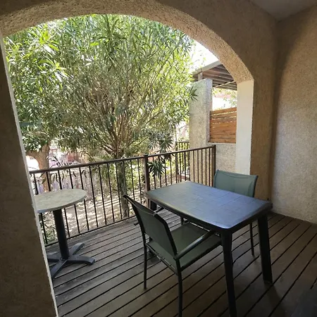 Apartment Pour 4 Personnes Avec Piscine *